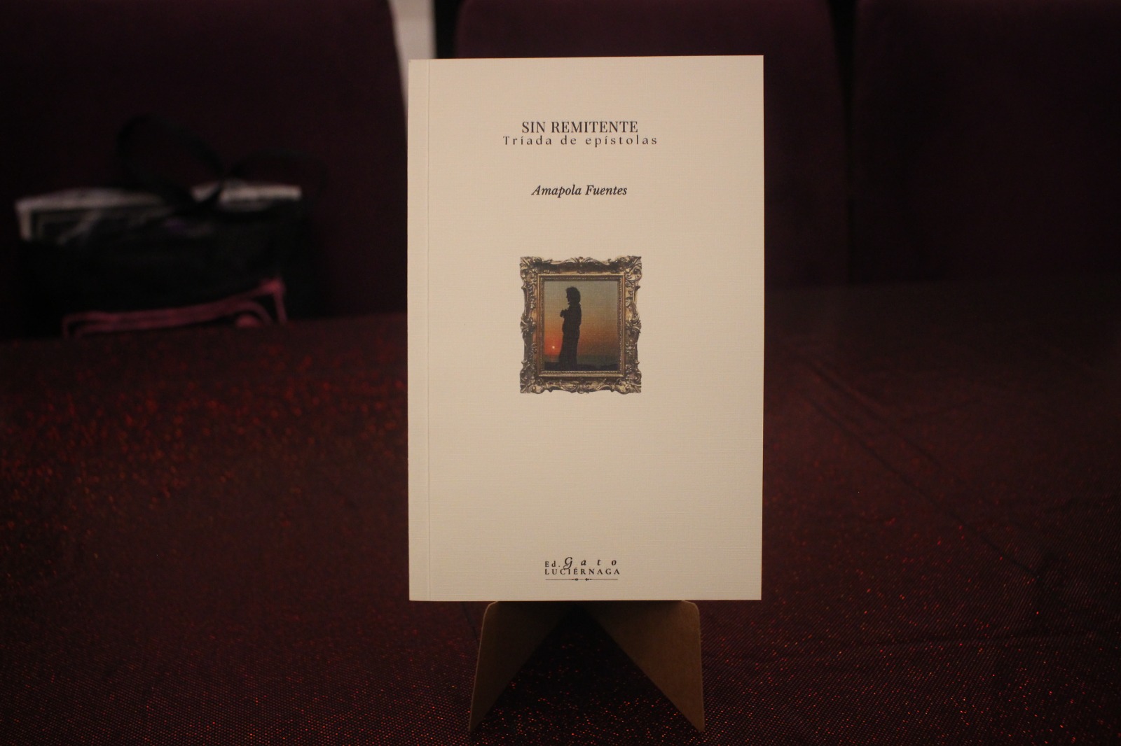 Reseña a Sin remitente: Tríadas de epístolas, de Amapola Fuentes